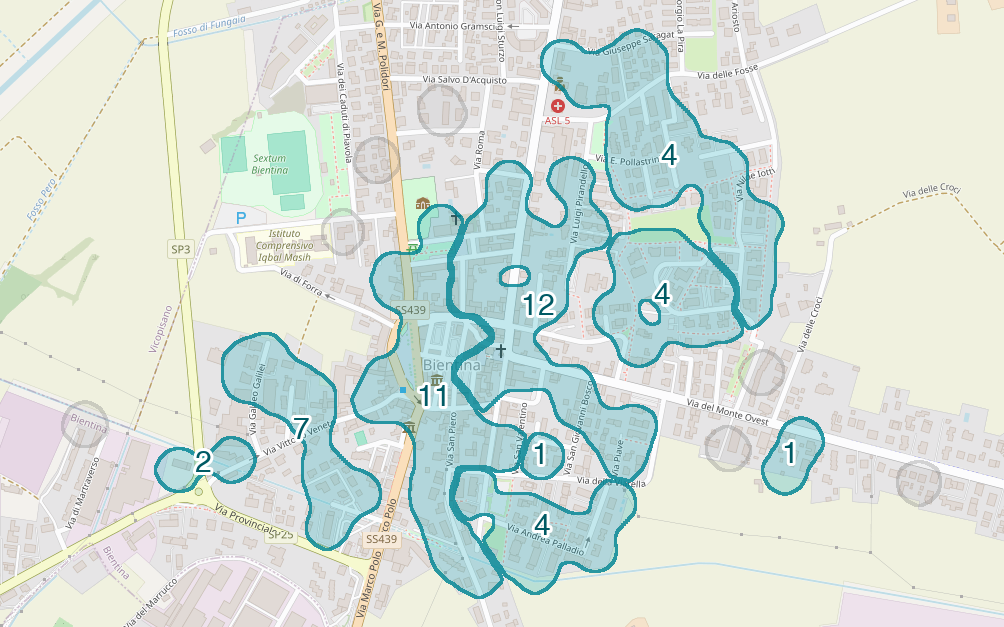Mappa delle compravendite a Bientina, raggruppate in aree disegnate attorno alle vendite, con il conteggio di ogni area
