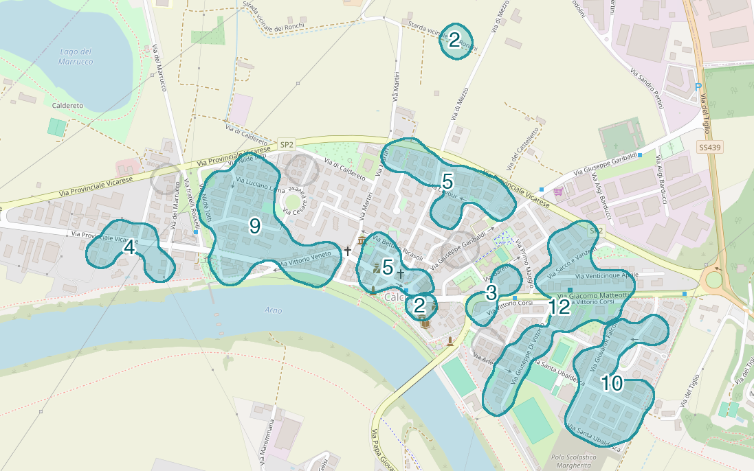 Mappa delle compravendite a Calcinaia, raggruppate in aree disegnate attorno alle vendite, con il conteggio di ogni area